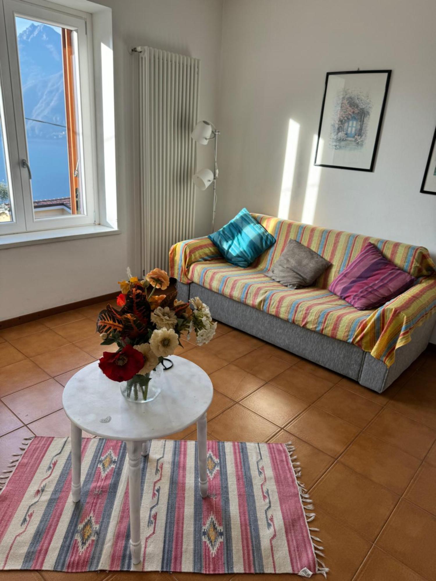 Villa Bianca Варена Екстериор снимка