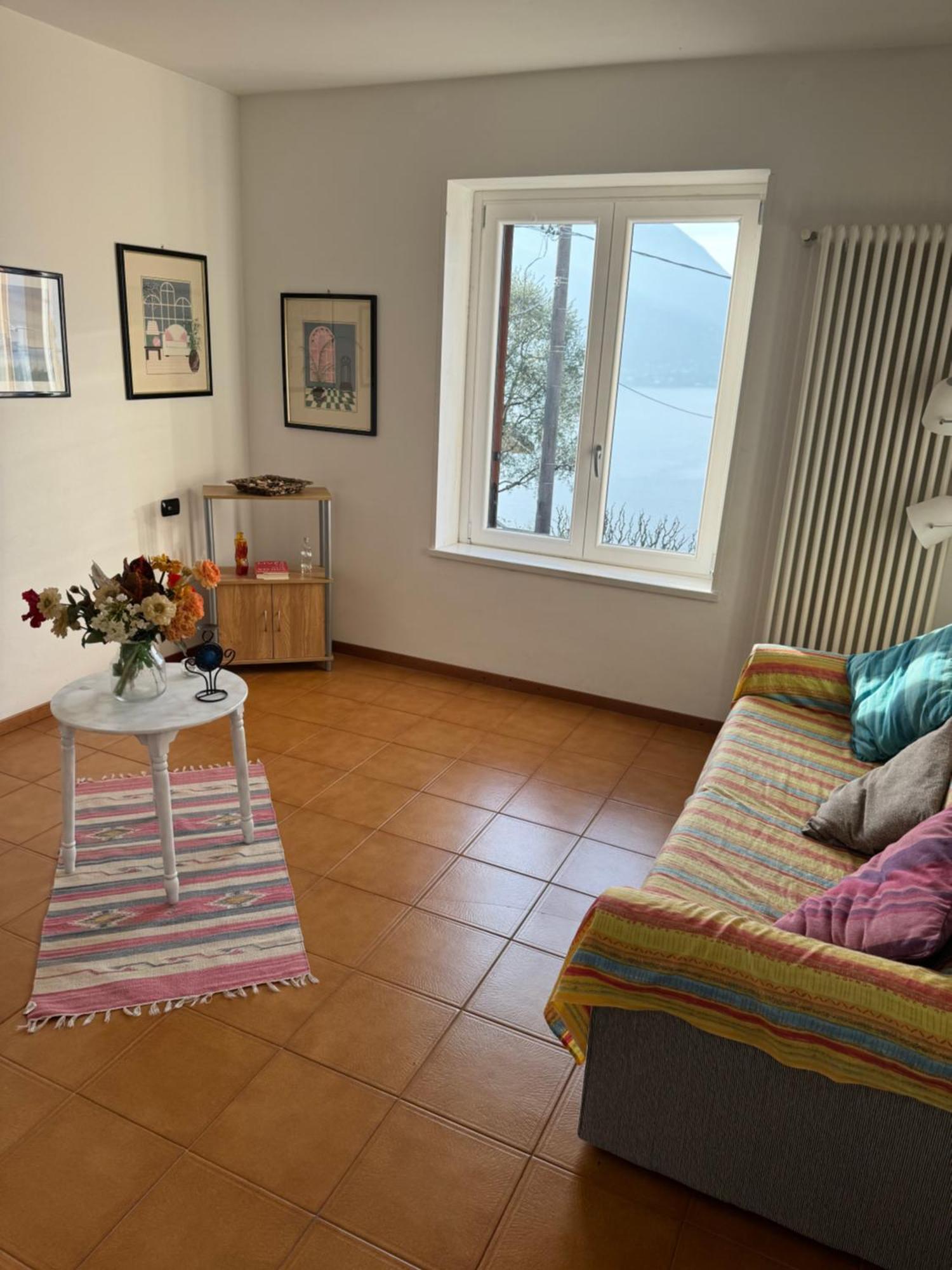 Villa Bianca Варена Екстериор снимка